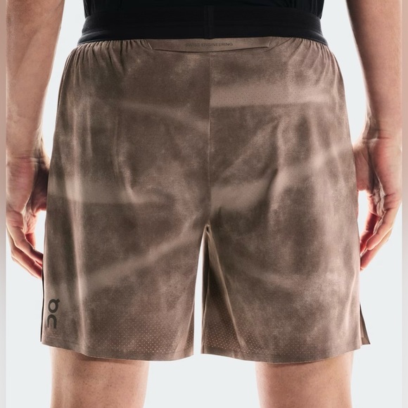 On Running Men’s 5" Performance Shorts Print in Cinder/Black - Picture 2 of 5